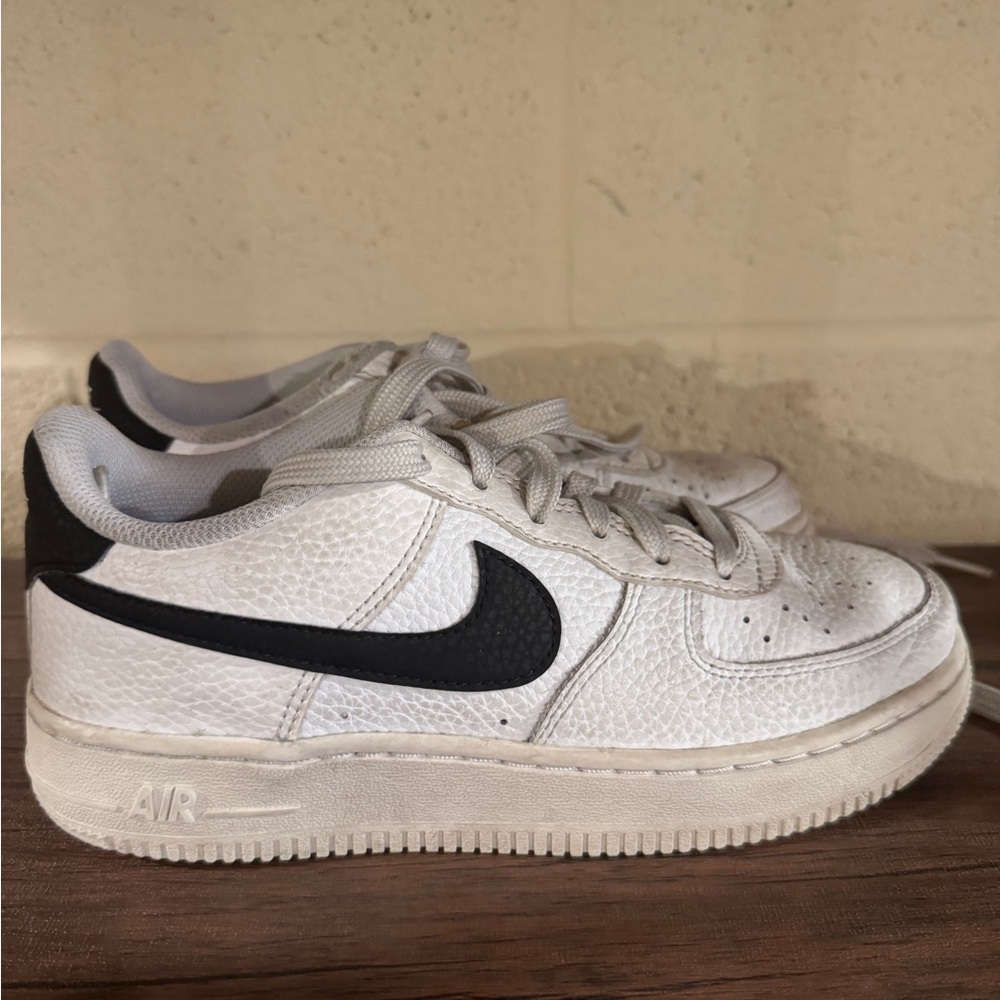 Nike Air Force 1 White/Black  'Black Swoosh' kid's Sneakers Size 4.5 Pre Owned